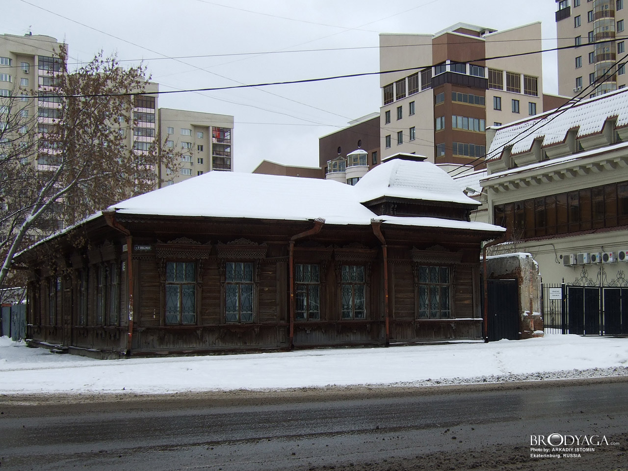 Дом купца Осокина К.Г., Розы Люксембург 11/Энгельса 16, Екатеринбург (Yekaterinburg)